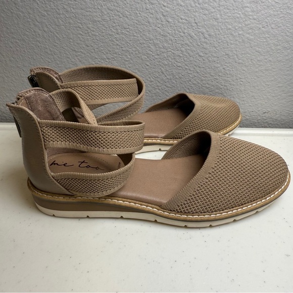 Me Too Womens Sandals size 6.5 Adria Closed Toe Sandal Brown Genuine Vegan - Picture 9 of 9